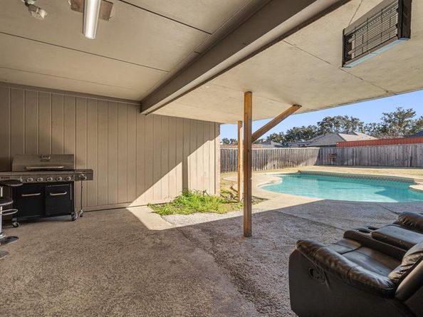 2220  Cedar Circle , Carrollton Texas 75006