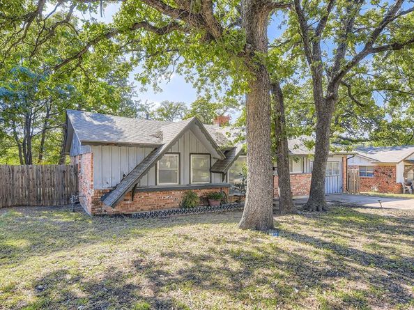 1712  Warren Lane , Fort Worth Texas 76112