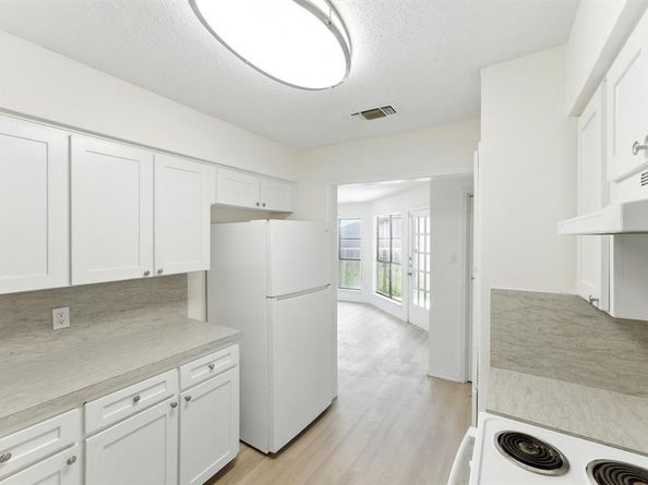 6905-6907 W Cleburne Road , Fort Worth Texas 76133