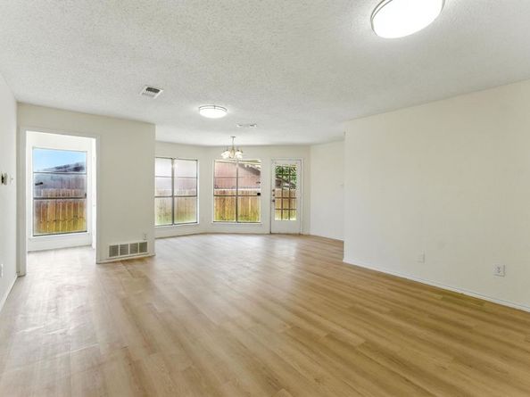 6905-6907 W Cleburne Road , Fort Worth Texas 76133