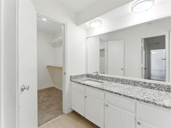 6905-6907 W Cleburne Road , Fort Worth Texas 76133