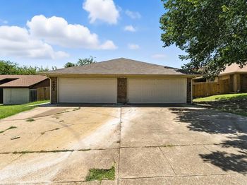 6905-6907 W Cleburne Road 