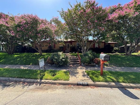 1610  Iroquois Drive , Garland Texas 75043