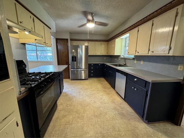 1610  Iroquois Drive , Garland Texas 75043