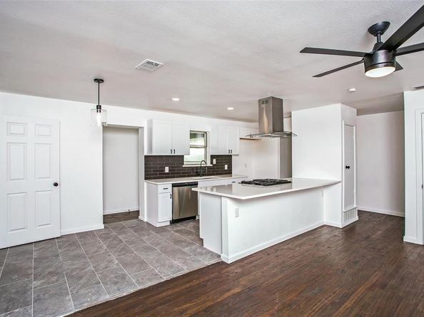 1101  Noble Avenue , Carrollton Texas 75006