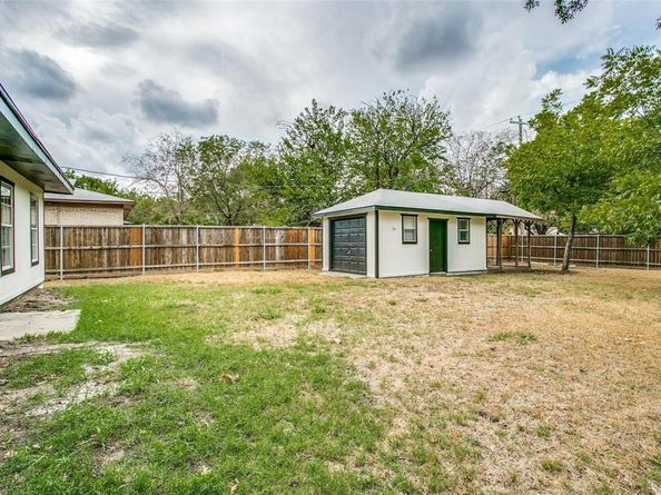 1101  Noble Avenue , Carrollton Texas 75006
