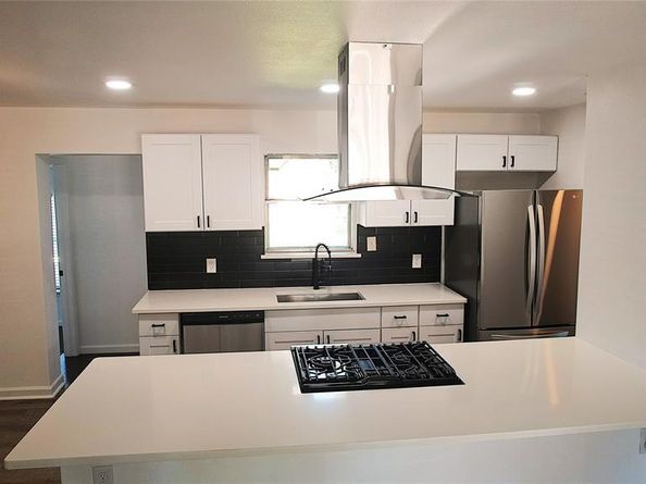 1101  Noble Avenue , Carrollton Texas 75006