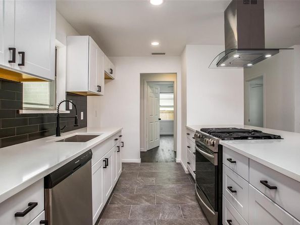 1101  Noble Avenue , Carrollton Texas 75006