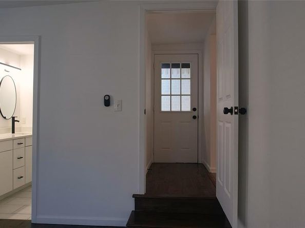 1101  Noble Avenue , Carrollton Texas 75006