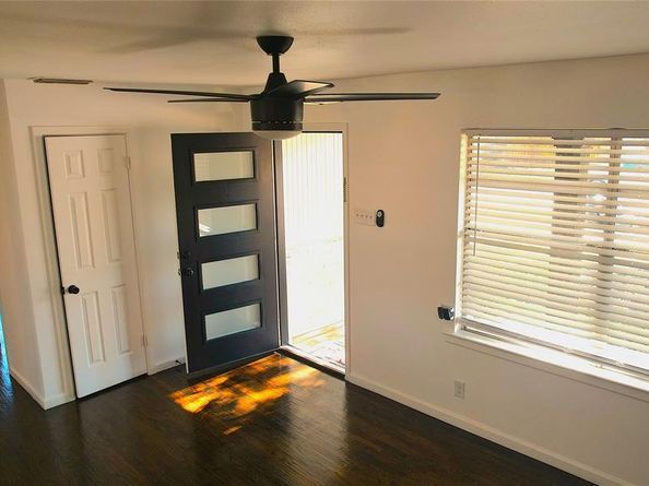 1101  Noble Avenue , Carrollton Texas 75006