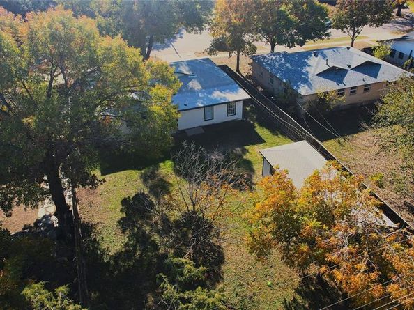 1101  Noble Avenue , Carrollton Texas 75006