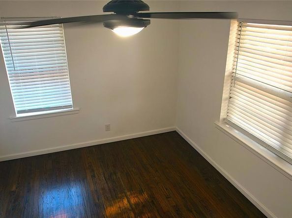 1101  Noble Avenue , Carrollton Texas 75006