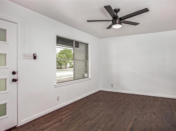 1101  Noble Avenue , Carrollton Texas 75006