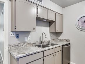 4022  Ridglea Country Club Drive  608, Fort Worth Texas 76126