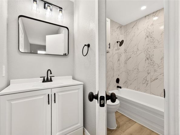 9801  Walnut Street  212, Dallas Texas 75243