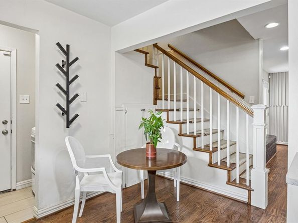 9605  Crestedge Drive , Dallas Texas 75238