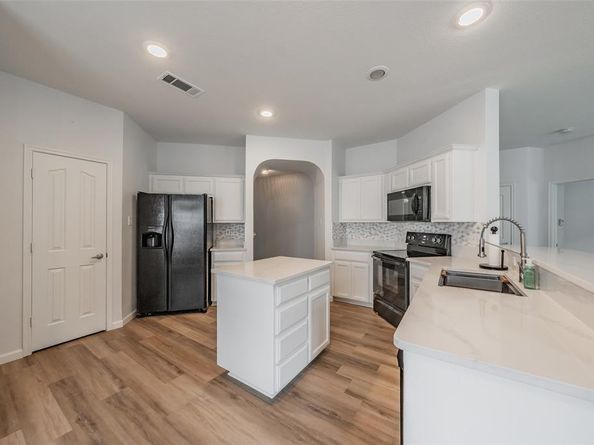 3217  Florian Lane , Fort Worth Texas 76108