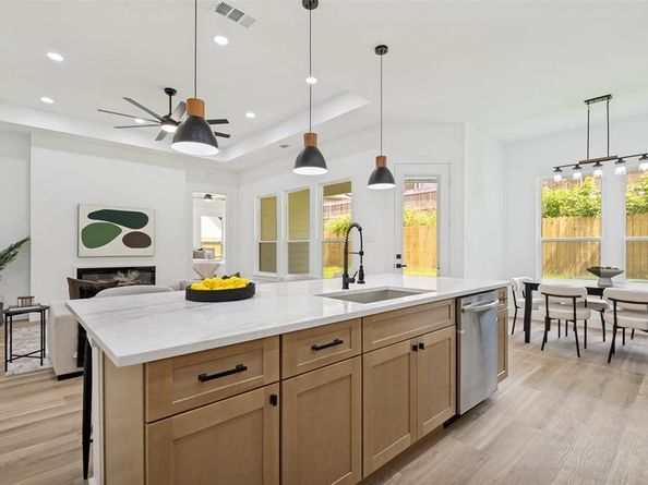 2632  Durham Street , Dallas Texas 75241