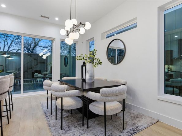 815  Bayonne Street , Dallas Texas 75212