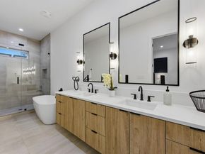 815  Bayonne Street , Dallas Texas 75212