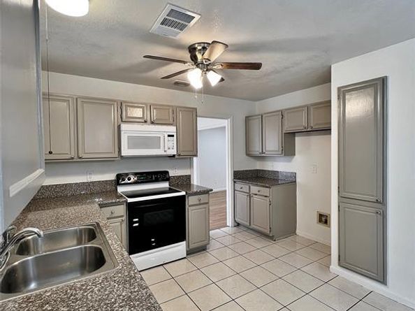 6104  Bay Hill  , Arlington Texas 76018