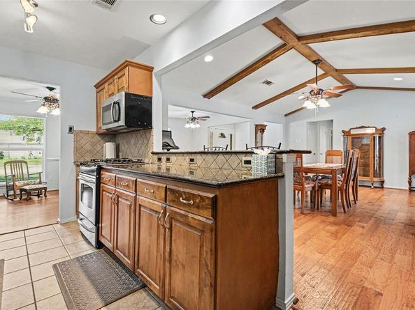 2912  Marsann Lane , Farmers Branch Texas 75234
