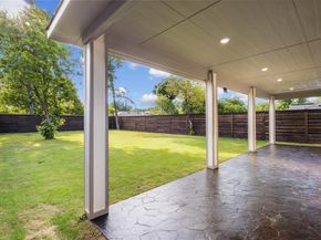 617  N DWIGHT Avenue , Dallas Texas 75211