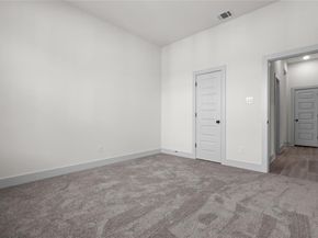 617  N DWIGHT Avenue , Dallas Texas 75211