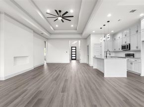617  N DWIGHT Avenue , Dallas Texas 75211