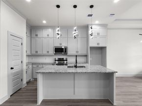 617  N DWIGHT Avenue , Dallas Texas 75211