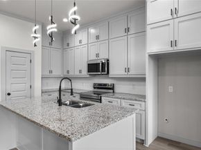 617  N DWIGHT Avenue , Dallas Texas 75211
