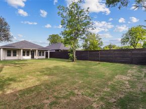 617  N DWIGHT Avenue , Dallas Texas 75211