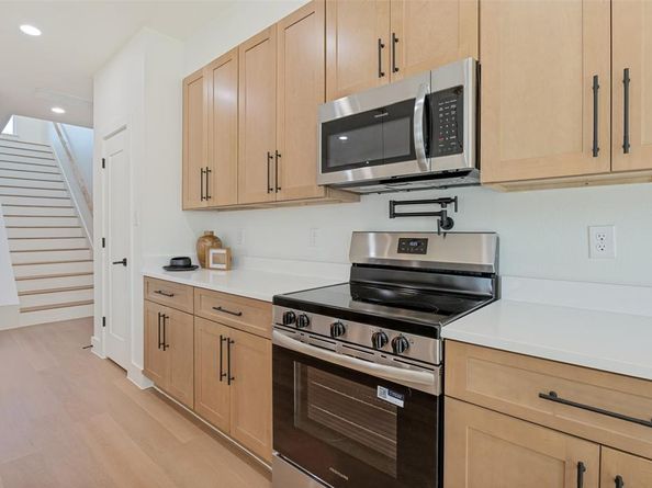 419 N Denley Drive , Dallas Texas 75203