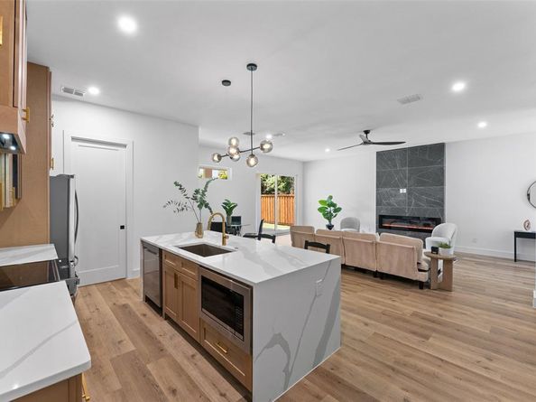 2826  Rochester Street , Dallas Texas 75215