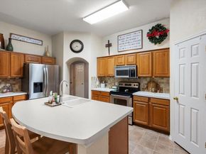202  Creek Point Lane , Arlington Texas 76002