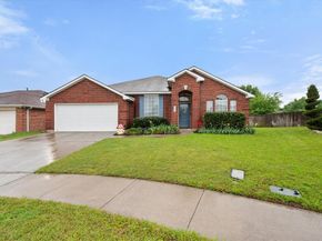 202  Creek Point Lane , Arlington Texas 76002