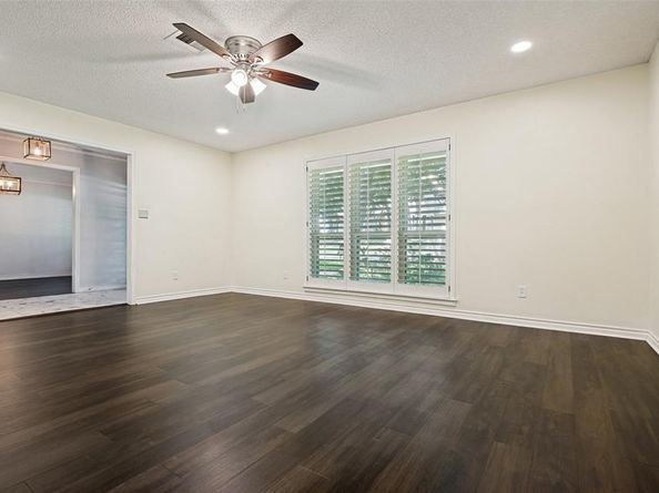 805  Crowley Road , Arlington Texas 76012