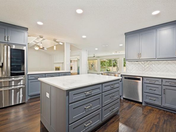 805  Crowley Road , Arlington Texas 76012