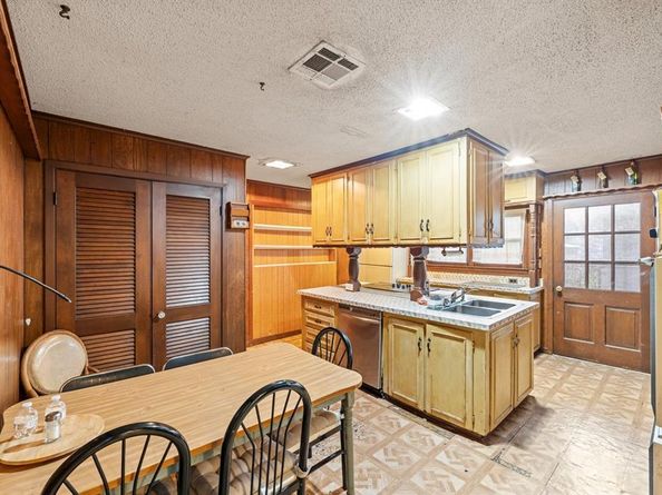 2617  Loraine Street , Fort Worth Texas 76106