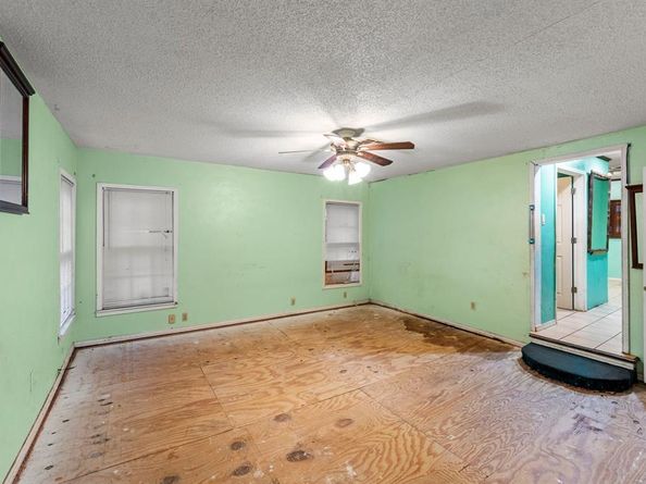 2617  Loraine Street , Fort Worth Texas 76106