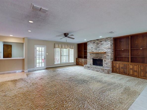 6851  Shorecrest Court , Fort Worth Texas 76132