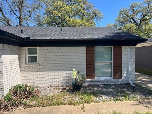 1306  Elby Street , Irving Texas 75061