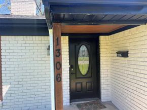 1306  Elby Street , Irving Texas 75061
