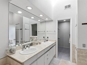 5990  Lindenshire Lane  111, Dallas Texas 75230