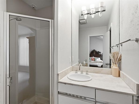 5990  Lindenshire Lane  111, Dallas Texas 75230