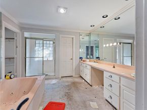 1809  Burton Hill Road , Fort Worth Texas 76107