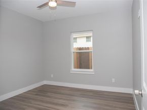 1527  Caldwell Avenue , Dallas Texas 75223