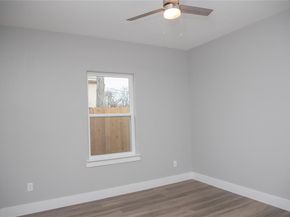 1527  Caldwell Avenue , Dallas Texas 75223