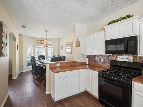 1934  Pin Oak Lane , Lancaster Texas 75146
