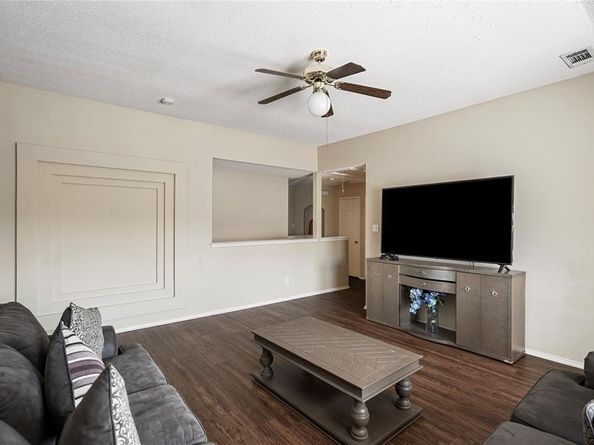 1934  Pin Oak Lane , Lancaster Texas 75146